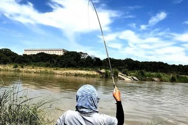 夏天适合钓鱼吗，建议在晴天的时候钓鱼