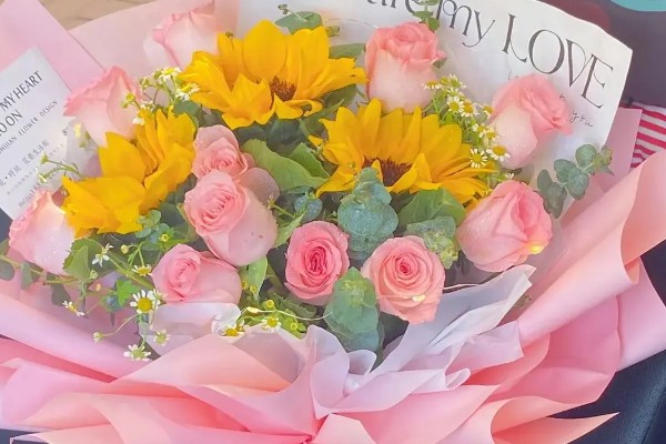 向日葵加粉玫瑰代表什么,寓意浪漫表白、青春活泼等