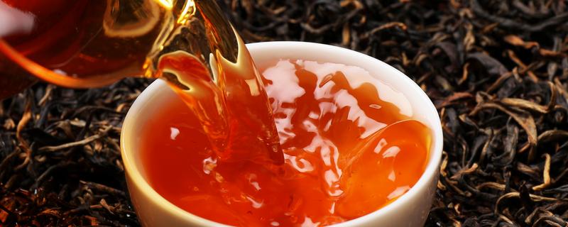 红茶的泡法，可以用纯净水或泉水来冲泡