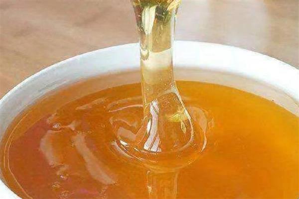 新疆蜂蜜简介，是新疆黑蜂酿制的蜂蜜