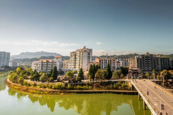 福建省三明市建宁县的特产，有通心白莲、黄花梨等