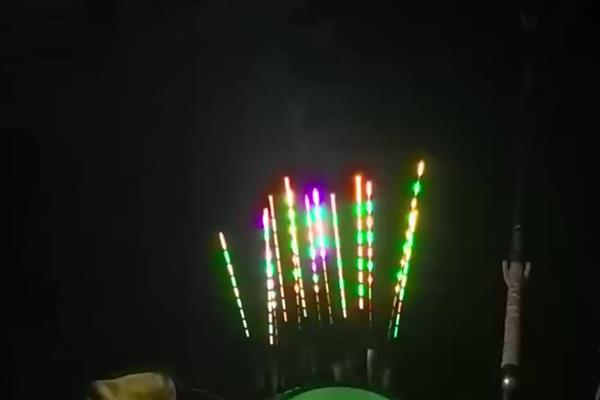 电子夜光漂的用法，安装电池后才能发亮
