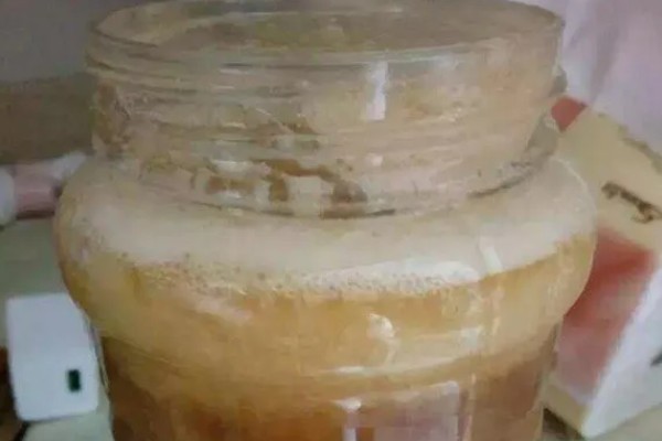 蜂蜜用什么水冲，用40℃温开水冲最好