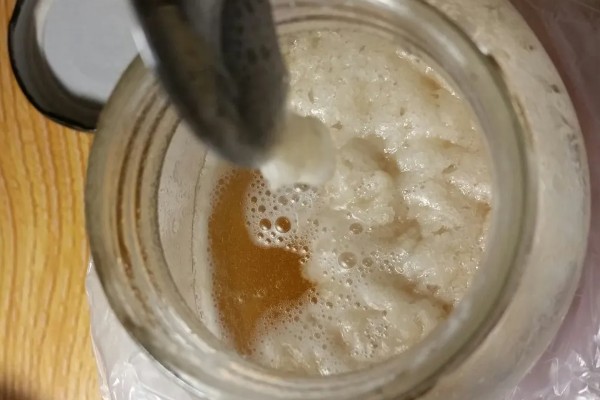 蜂蜜用什么水冲，用40℃温开水冲最好