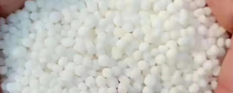 都有哪些碱性肥料，主要有硝酸钠、草木灰等