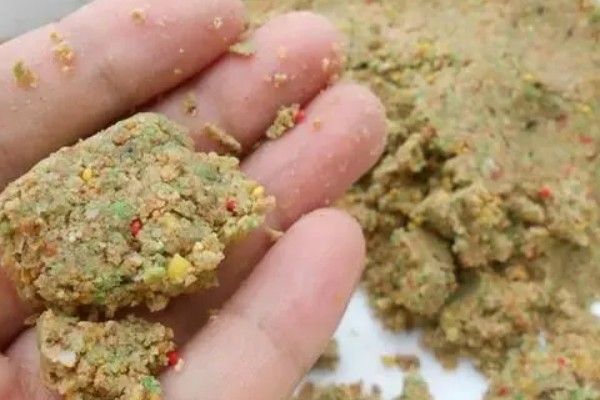 鲢鱼的钓法,可以采用爆炸钩钓法、翻板钩钓法等