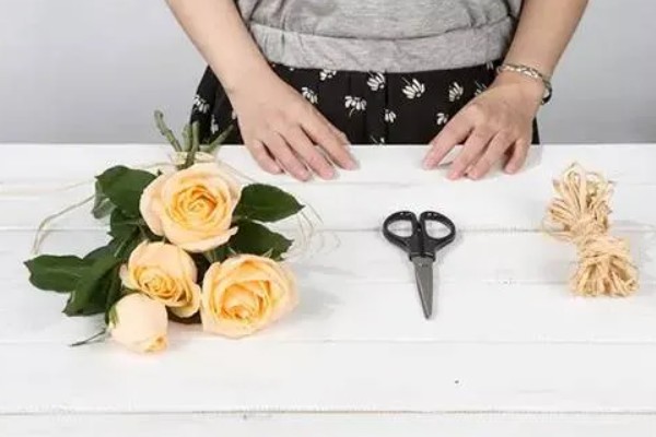 99朵玫瑰的花语，寓意长长久久的感情