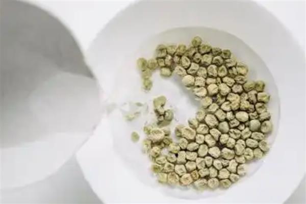蔬菜种子的储藏方法，可将收获后的蔬菜种子捆扎成把