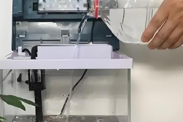 热带鱼鱼缸如何正确换水，需提前困水