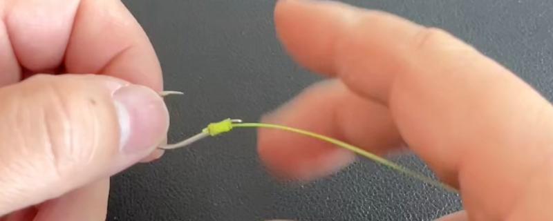 钓鱼绑钩方法，按以下3个步骤进行