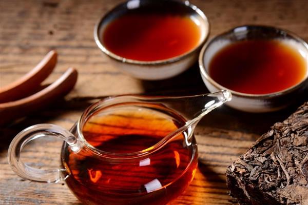 红茶的泡法，可以用纯净水或泉水来冲泡