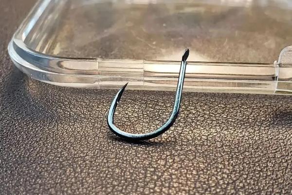 不同钩型的适钓鱼种，袖钩适合垂钓中小型鱼类