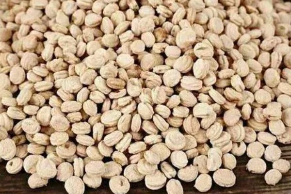 种植人参的方法,一年至少中耕除草3-4次