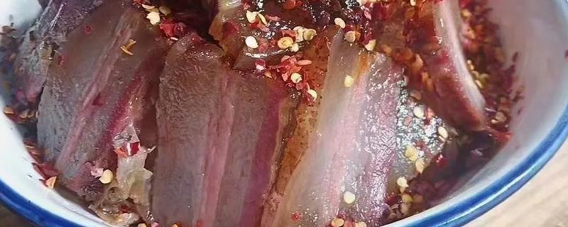 湖南湘西州古丈县的特产，糯米腌酸鱼是待客的上乘佳肴