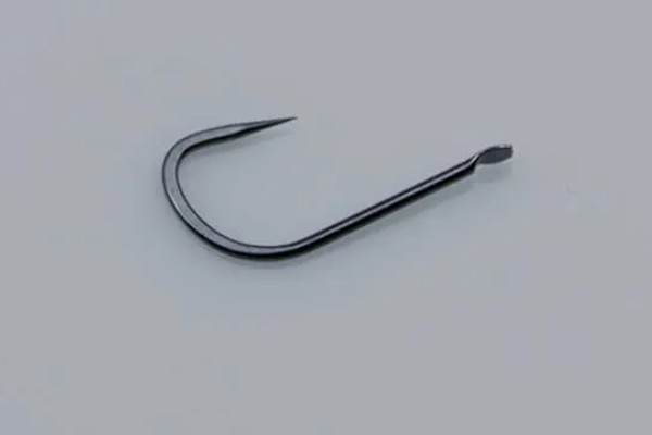 钓鱼绑钩方法,按以下3个步骤进行