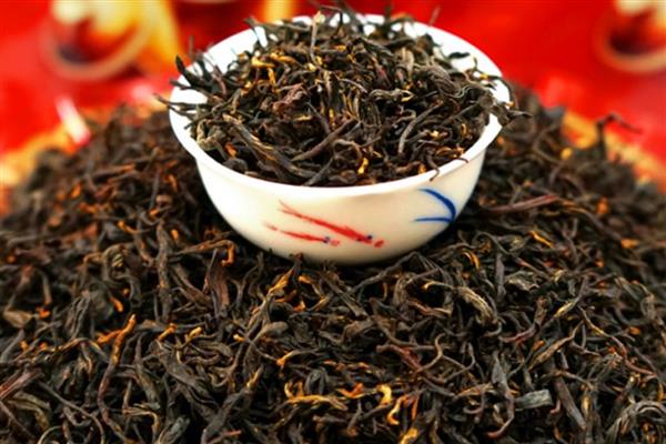 湖南湘西州古丈县的特产,糯米腌酸鱼是待客的上乘佳肴