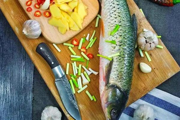 湖南湘西州古丈县的特产,糯米腌酸鱼是待客的上乘佳肴