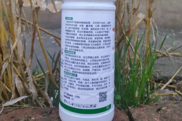 乙羧草铵膦有什么特点，除草彻底且持效期长