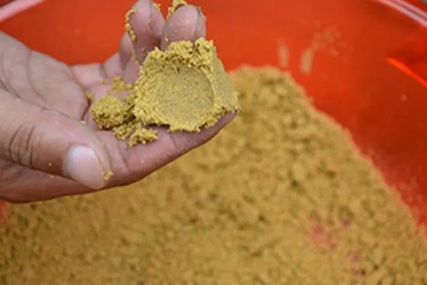 黑坑偷驴的技巧，饵料可以用散炮