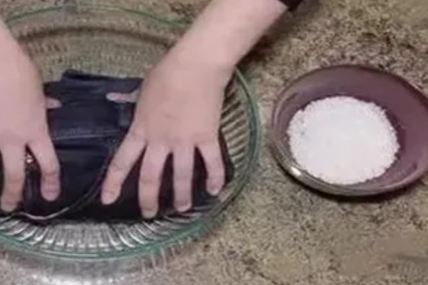 百合花珠芽的处理方式,它变成黑紫色的时候便可采摘
