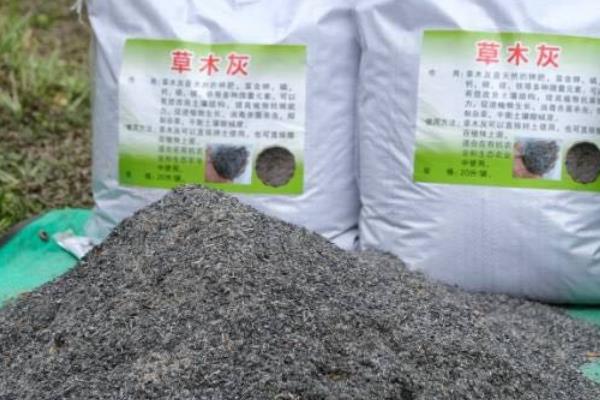 草木灰的储藏方法,可装入塑料袋中密封保存