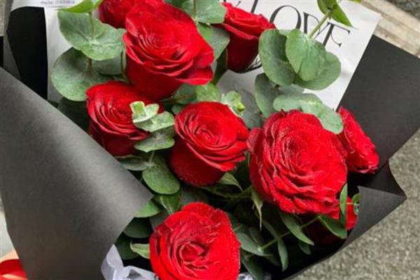 9朵玫瑰有什么花语,代表天长地久、至死不渝